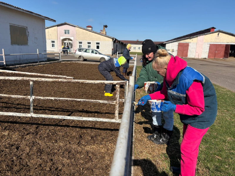 Не только станки: как заводчане помогают сельчанам Не только станки: как заводчане помогают сельчанам